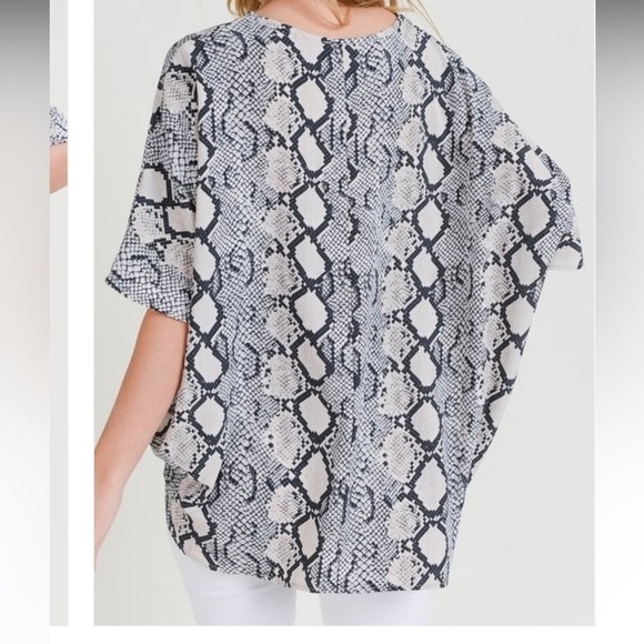 JODIFL snake print boxy oversized short sleeves lightweight top blouse Sz M - Picture 2 of 5